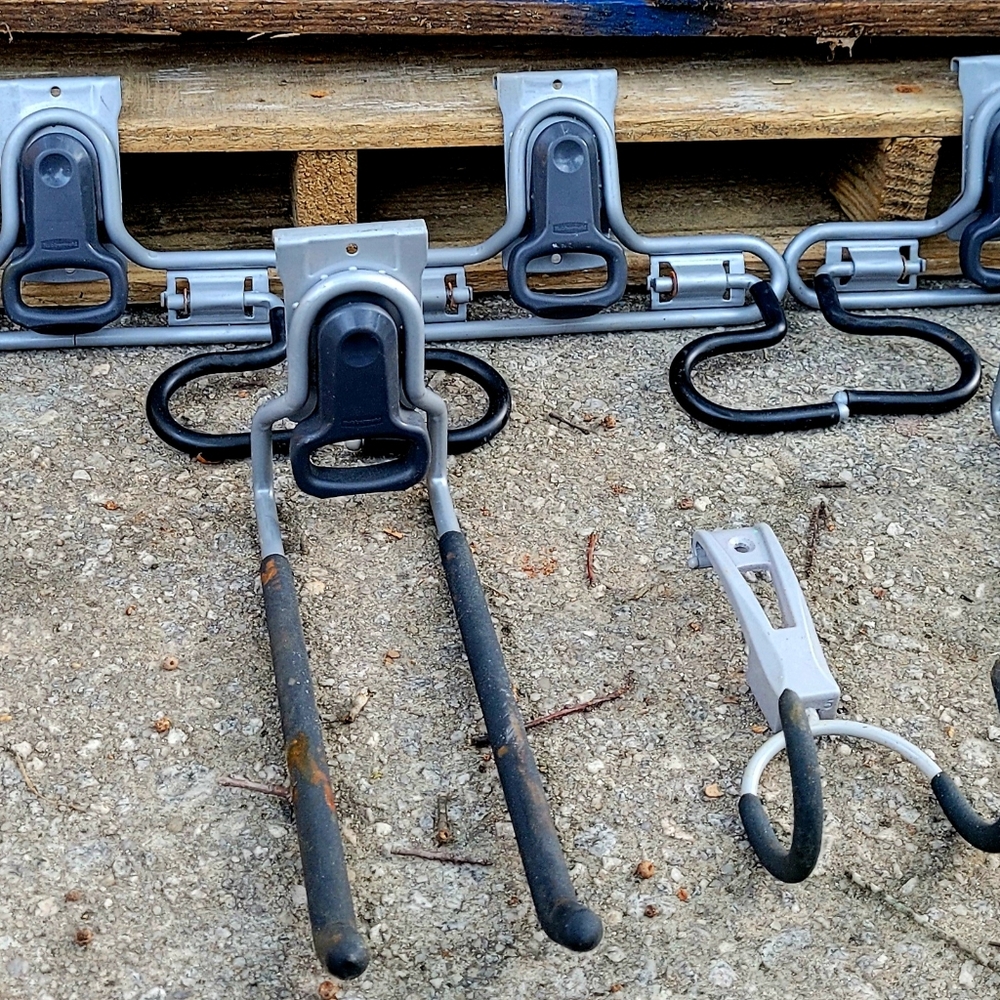 Rubbermaid Vertical FastTrack Hanging Wall Mount Hook Garage Organizer (7 Pack)